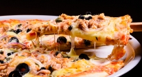 Pizza de atún a dos quesos